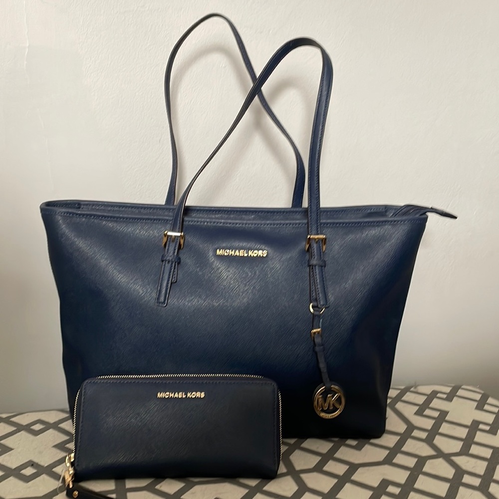 NWT Michael kors jet set tote with travel wallet